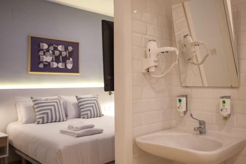 Ett badrum på Gran Central Suites