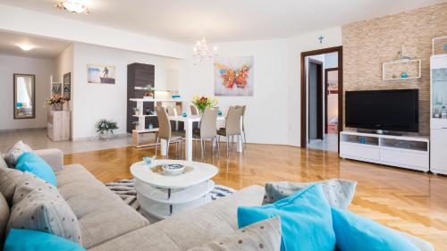 SPLIT APARTMAN free private garage