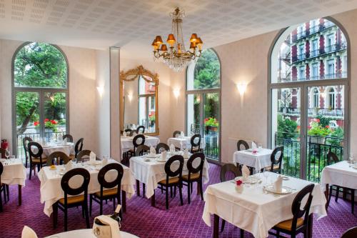 Een restaurant of ander eetgelegenheid bij Grand Hôtel Gallia & Londres Spa NUXE