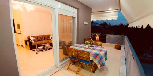 Katil atau katil-katil dalam bilik di Ofrinio Beach Cosy & Relaxing