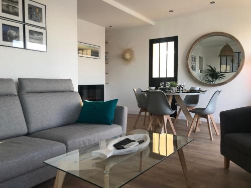 a living room with a couch and a table at L'Escale Sètoise in Sète