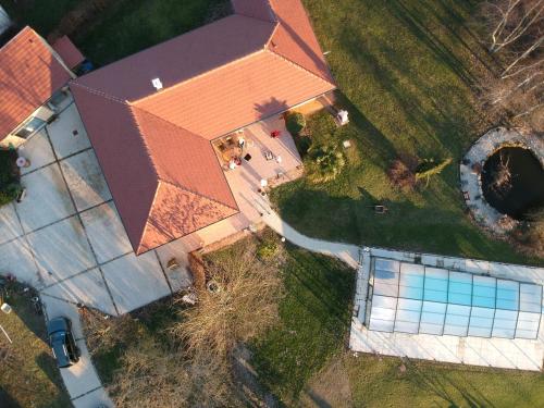 an overhead view of a house with a swimming pool at ALAGUYAUDER LE GITE DE L'ETANCHEE in Châtillon-sur-Broué
