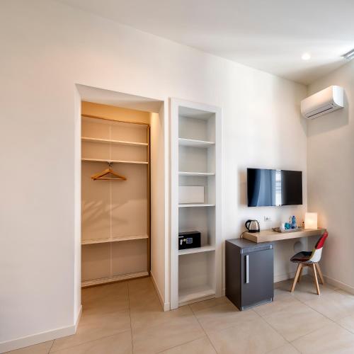 Napoli Squares Suites photo 36