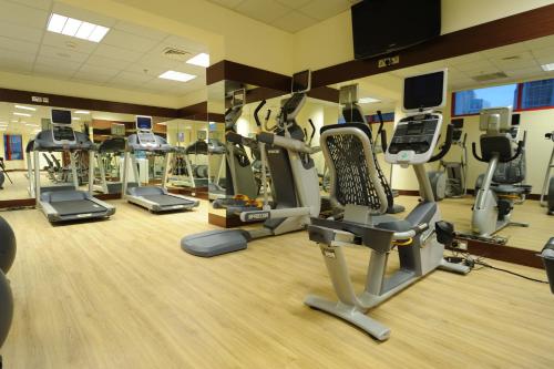 
The fitness center and/or fitness facilities at City Seasons Al Hamra Hotel
