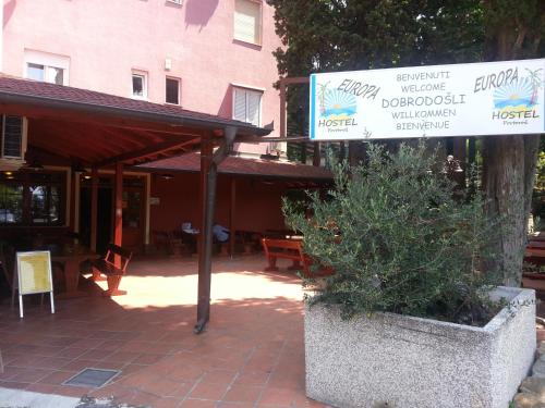 Το κτήριο όπου στεγάζεται  το hostel