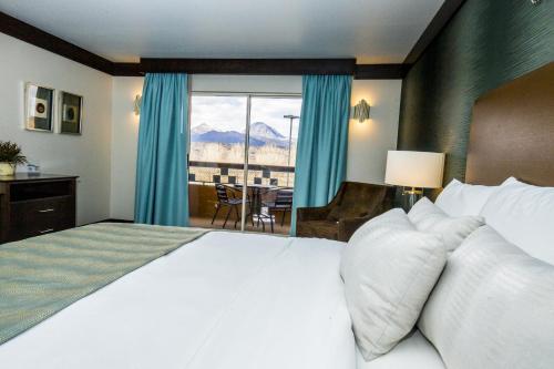 Voodi või voodid majutusasutuse Ute Mountain Casino Hotel toas