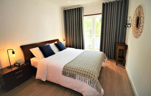 A bed or beds in a room at Pine Tree Apartments - Praia da Coelha - Albufeira