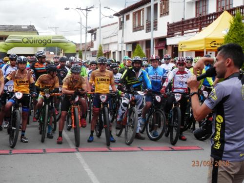 a group of people on bikes in a race at Hotel Rural Granja Agroecoturistica Santa Barbara in Simijaca