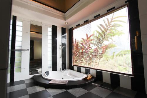 Bathroom sa Ubud Hidden Villa Yone village