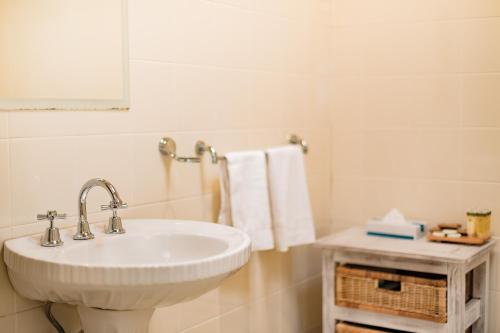Un baño de Bundanoon Country Inn Motel