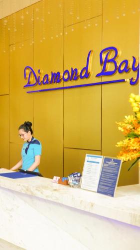 Επισκέπτες που μένουν στο Diamond Bay Hotel