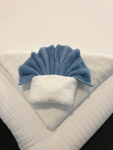 a blue and white towel sitting on a bed at Tamworth Central Motel in Tamworth