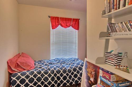 Charlevoix Creekside Condo – Photos 3