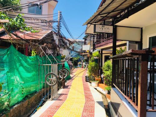 a narrow street with a fence and a bike on it at Bang sit Guest House in Phi Phi Don