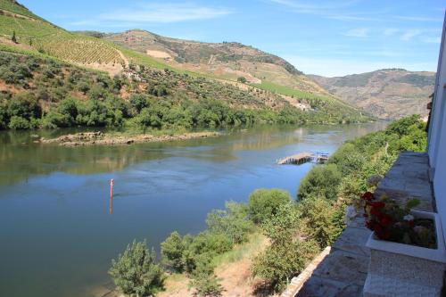 a view of a river with mountains in the background at Hotel Casa do Tua in Foz Tua