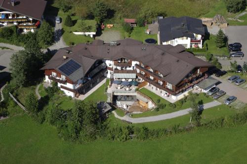 an overhead view of a large house with a large roof at Naturhotel Lärchenhof in Mittelberg