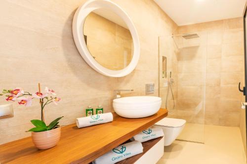 a bathroom with a sink and a toilet and a mirror at Montblau in Búger