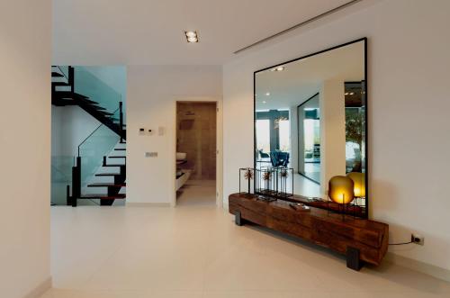 a living room with a large mirror on the wall at Montblau in Búger