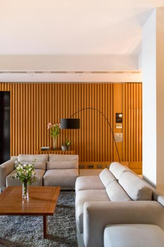 a living room with couches and a table at Aire Hotel & Ancient Baths in Almería
