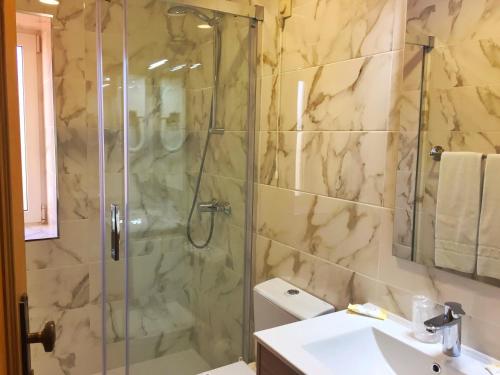 a bathroom with a shower and a sink at Hotel Estalagem Turismo in Bragança