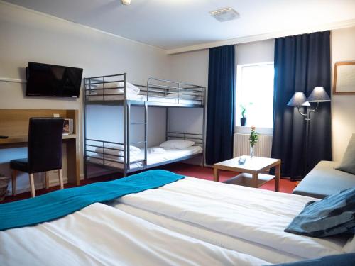 Säng eller sängar i ett rum på Björkbackens Karaktärshotell