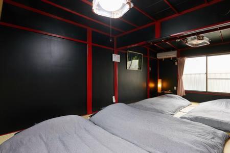 Ένα ή περισσότερα κρεβάτια σε δωμάτιο στο Yokohama Sakae-chou Ninja House #JA1