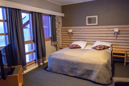 Кровать или кровати в номере Lakselv Hotel
