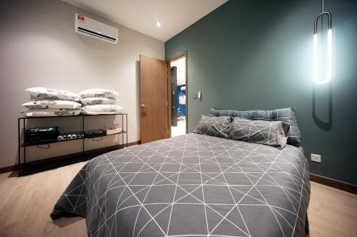 מיטה או מיטות בחדר ב-5min Permas@CIQ@CS@3R2B@Green Haven