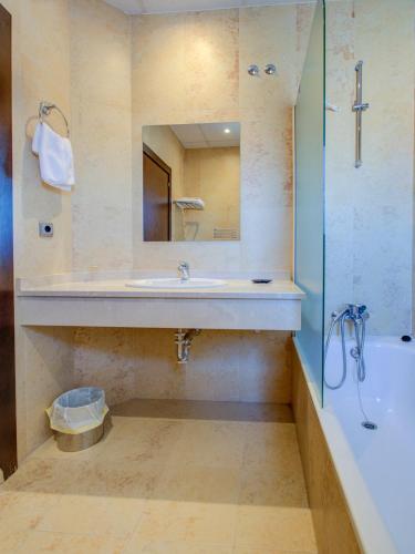 Ένα μπάνιο στο Hotel El Mesón