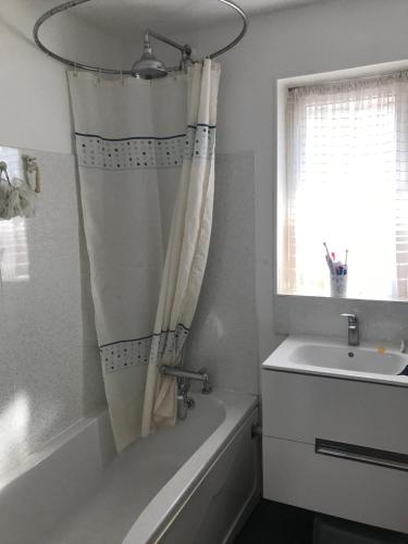 J8 m27 tesisinde bir banyo