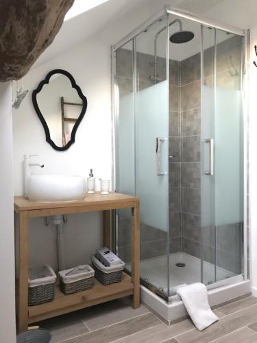 a bathroom with a shower with a sink and a mirror at Gîte de charme Les Trois Chênes in Augères