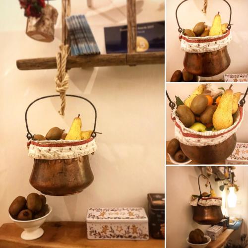 a basket of fruit hanging from a wall at B&B Le Ferule in Manfredonia