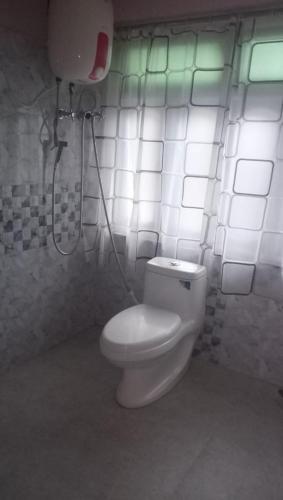 Ένα μπάνιο στο Vamoose Sinkawli Homestay