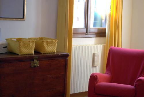 a room with a chair and a dresser and a window at Oasi 5503a in Venice