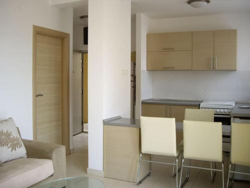 Khu vực ghế ngồi tại Bečići Sunset Apartments