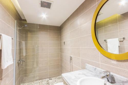 a bathroom with a sink and a mirror at Al Muhaidb Al Diwan - Al Olaya - Economic in Riyadh