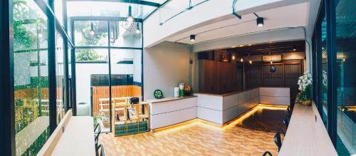 a kitchen with a pool in the middle of a building at Bed garden 26 in Bangkok