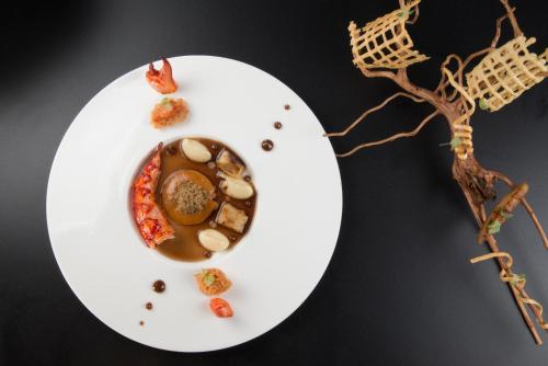 Comida en o cerca de este hotel