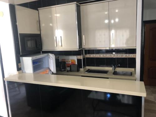 Køkken eller tekøkken på Apartamentos Mediterraneo