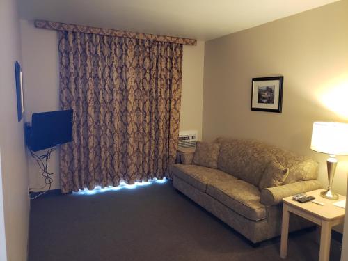 Posezení v ubytování Shemron Suites Hotel