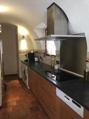 a kitchen with a black counter top and a sink at La Galisesagnoise in Briançonnet