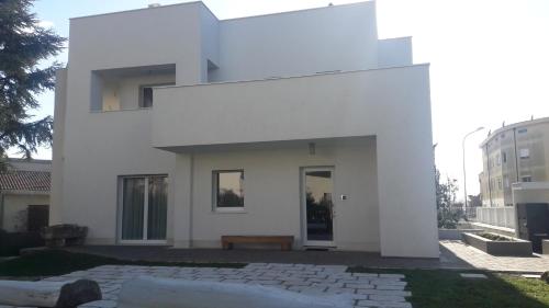 El edificio en el que está la casa de huéspedes
