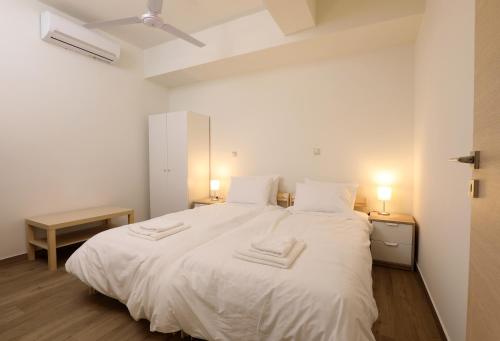 מיטה או מיטות בחדר ב-MADONAS HOUSE PSIRI