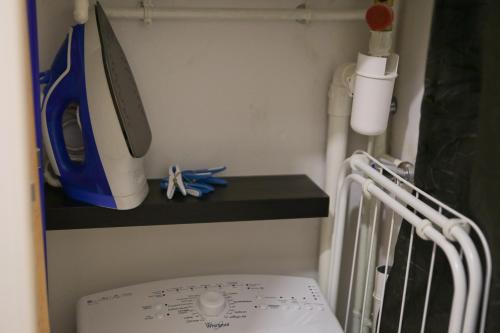 a toilet in a room with a sink and a knife at StandingAppart Marmande Centre in Marmande
