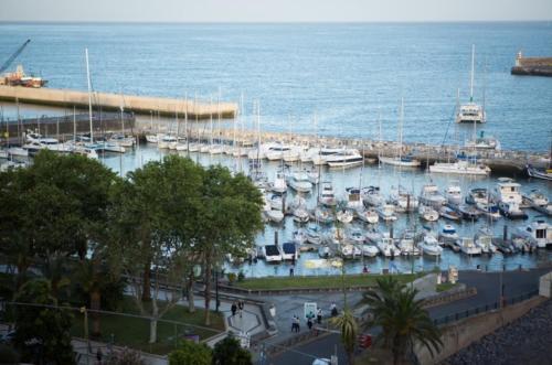 Apartment W Stunning View - MARINA - Free Parking & AC