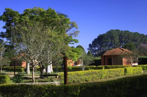 Taman di luar Pousada Vila Minas