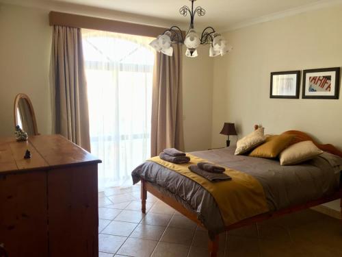 Voodi või voodid majutusasutuse The Heights 2 Bedroom Apartment toas