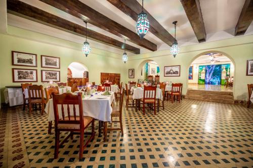 Reštaurácia alebo iné gastronomické zariadenie v ubytovaní Hacienda Uxmal Plantation & Museum