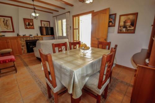 Estrelizia - pretty holiday property with garden and private pool in Calpe