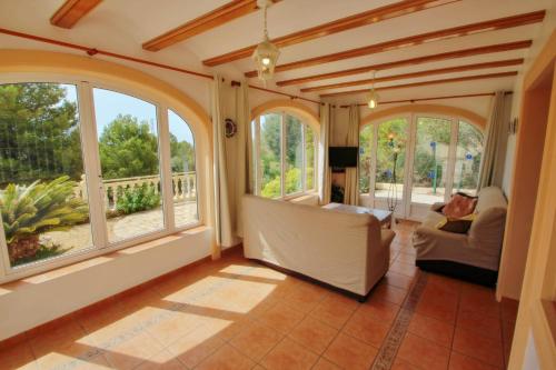 Estrelizia - pretty holiday property with garden and private pool in Calpe
